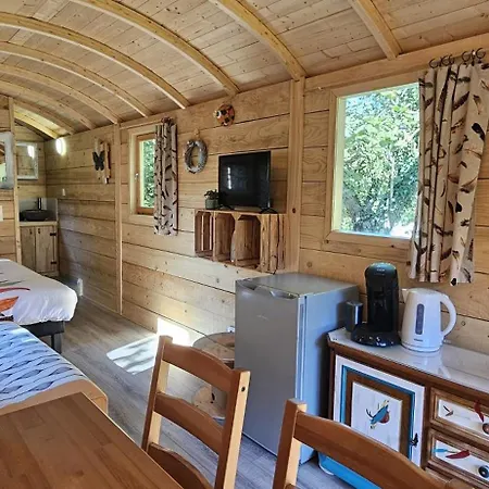 Au Verger Des Louves Bed & Breakfast