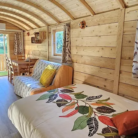 Au Verger Des Louves Bed & Breakfast