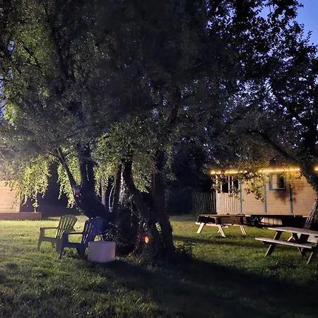 Au Verger Des Louves