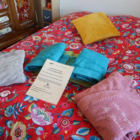 Au Verger Des Louves Bed & Breakfast 3*