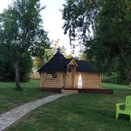 Au Verger Des Louves