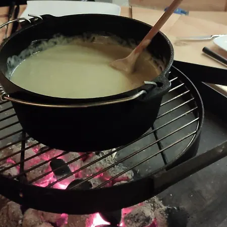 Au Verger Des Louves Bed & Breakfast 3*